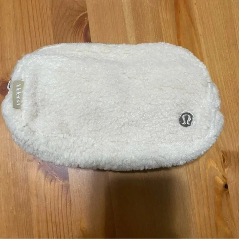NWT Lululemon Fleece Everywhere Belt Bag 1L- Natural Ivory/ Trench - Picture 4 of 8